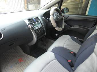 2002 Mitsubishi Colt Photos