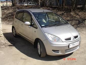 2002 Mitsubishi Colt Pictures