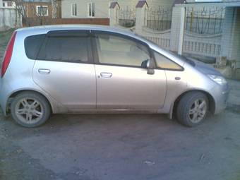 2002 Mitsubishi Colt Pictures