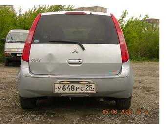 2002 Mitsubishi Colt Photos