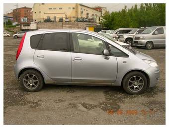 2002 Mitsubishi Colt Photos