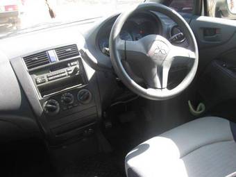 2002 Mitsubishi Colt Images