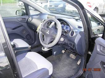 2002 Mitsubishi Colt Pictures