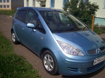 2002 Mitsubishi Colt Photos