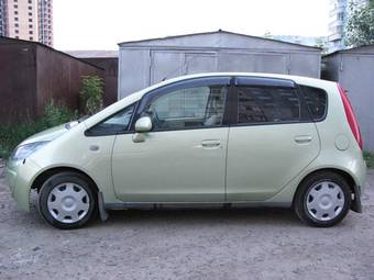 2002 Mitsubishi Colt Photos