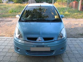 2002 Mitsubishi Colt Photos