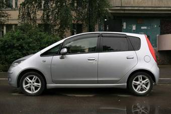 2002 Mitsubishi Colt Pictures