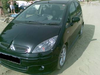 2002 Mitsubishi Colt Photos