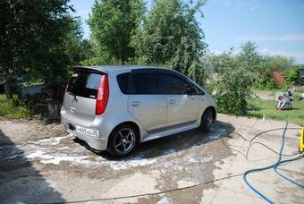 2002 Mitsubishi Colt Photos