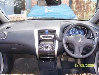 2002 Mitsubishi Colt Pictures