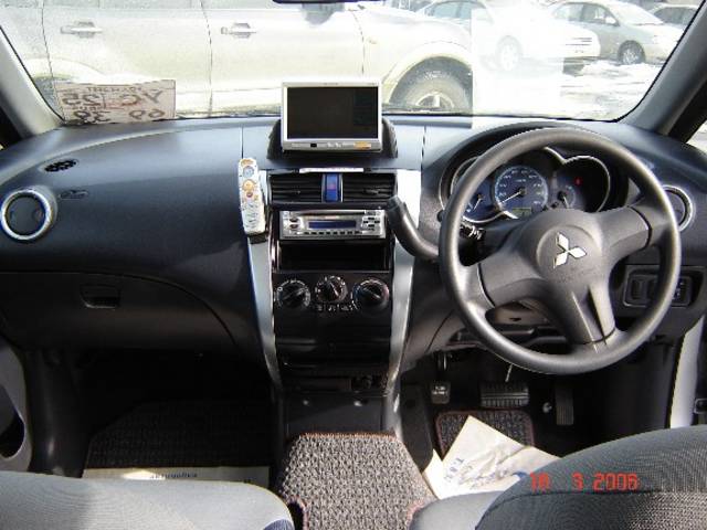 2003 Mitsubishi Colt