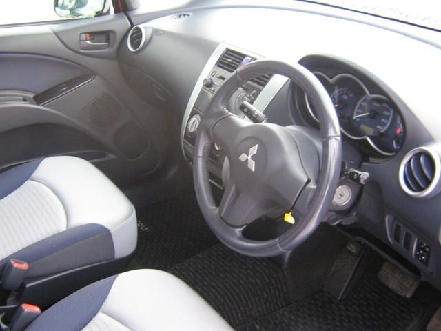 2003 Mitsubishi Colt