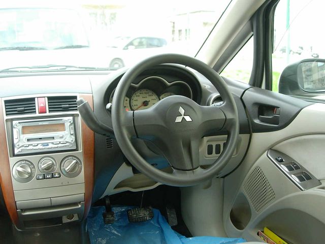 2003 Mitsubishi Colt