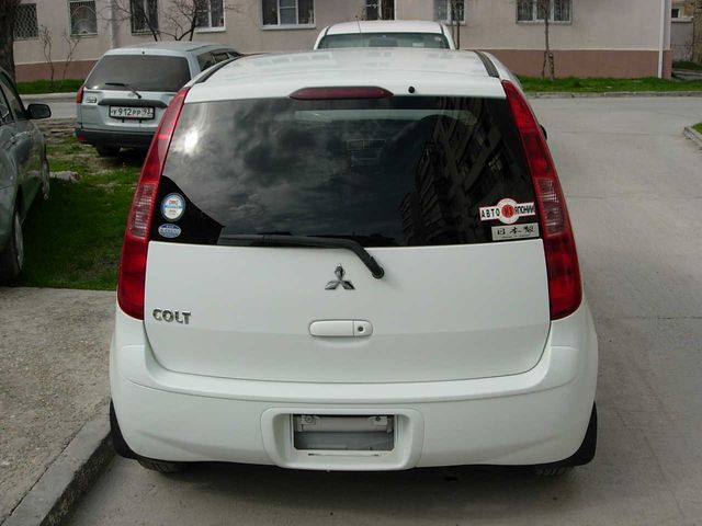 2003 Mitsubishi Colt