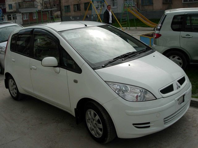 2003 Mitsubishi Colt