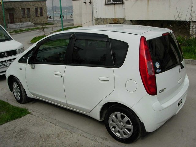 2003 Mitsubishi Colt