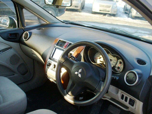 2003 Mitsubishi Colt