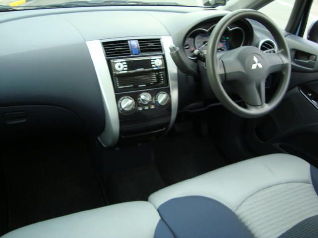 2003 Mitsubishi Colt