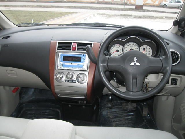 2003 Mitsubishi Colt