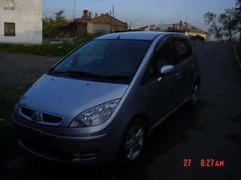 2003 Mitsubishi Colt Pictures