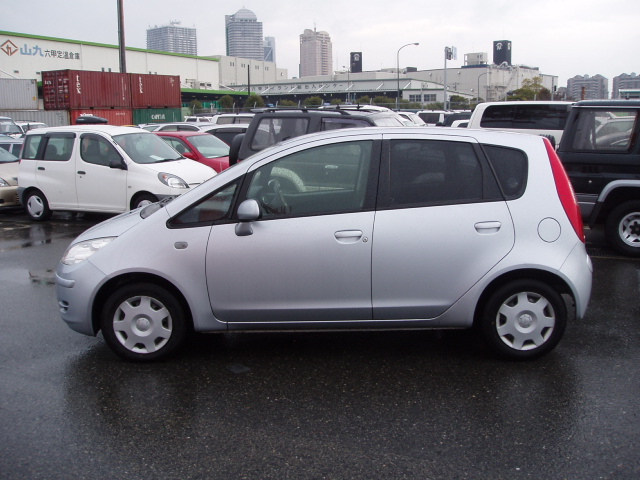 2003 Mitsubishi Colt Pictures