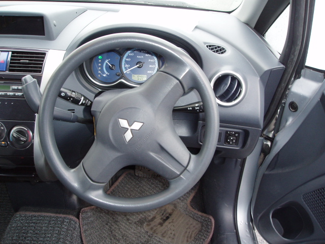 2003 Mitsubishi Colt Photos