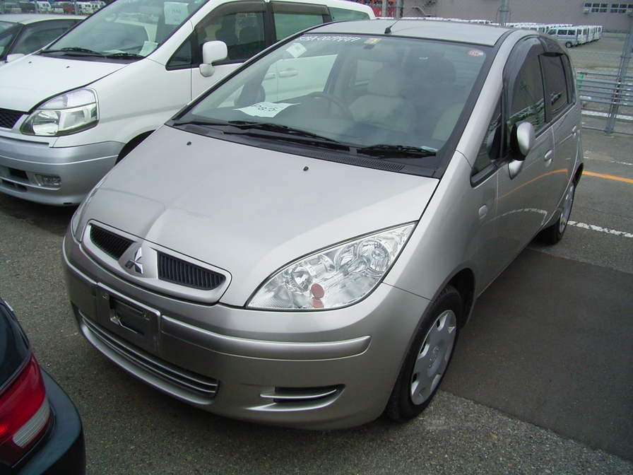 2003 Mitsubishi Colt Pictures