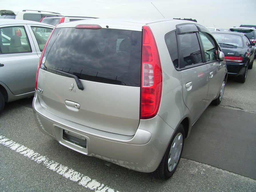 2003 Mitsubishi Colt Pictures