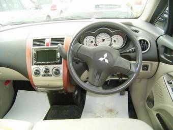 2003 Mitsubishi Colt Pictures