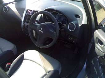 2003 Mitsubishi Colt Pictures