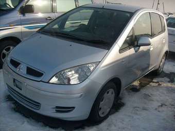 2003 Mitsubishi Colt Pictures