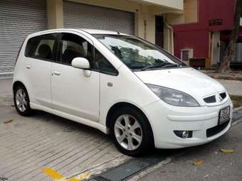 2003 Mitsubishi Colt Pictures