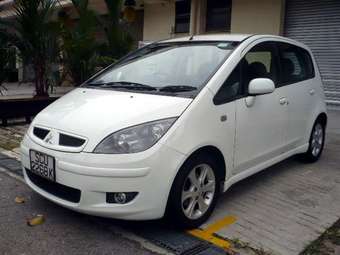 2003 Mitsubishi Colt Pictures