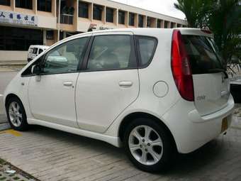 2003 Mitsubishi Colt Pictures