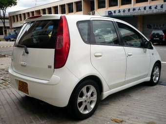 2003 Mitsubishi Colt Photos