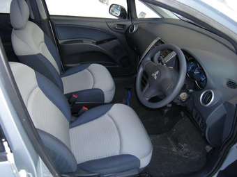 2003 Mitsubishi Colt Photos