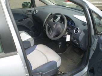 2003 Mitsubishi Colt Pics