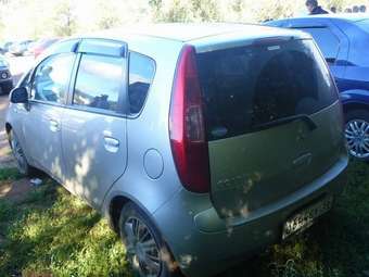 2003 Mitsubishi Colt Photos