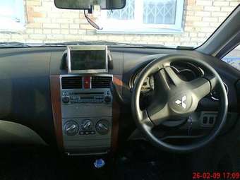 2003 Mitsubishi Colt Images