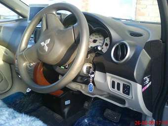 2003 Mitsubishi Colt Pics