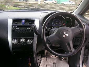 2003 Mitsubishi Colt Photos