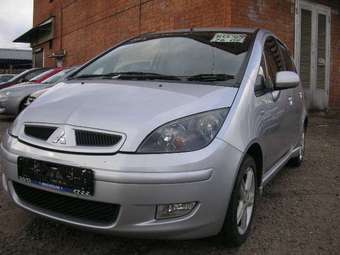 2003 Mitsubishi Colt Pictures