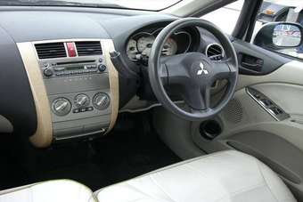 2003 Mitsubishi Colt Pictures