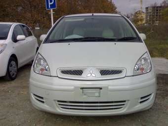 2003 Mitsubishi Colt Photos