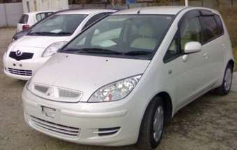 2003 Mitsubishi Colt Pictures