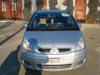 2003 Mitsubishi Colt Pictures