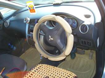 2003 Mitsubishi Colt Photos