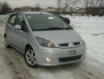 2003 Mitsubishi Colt Pics