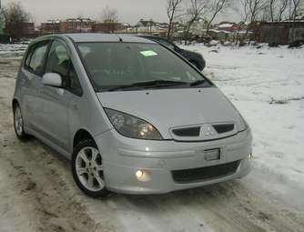 2003 Mitsubishi Colt Pictures