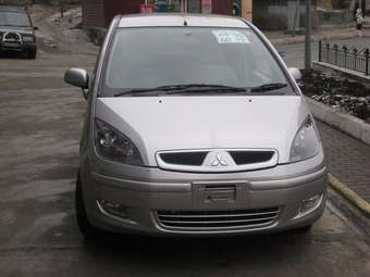 2003 Mitsubishi Colt Images